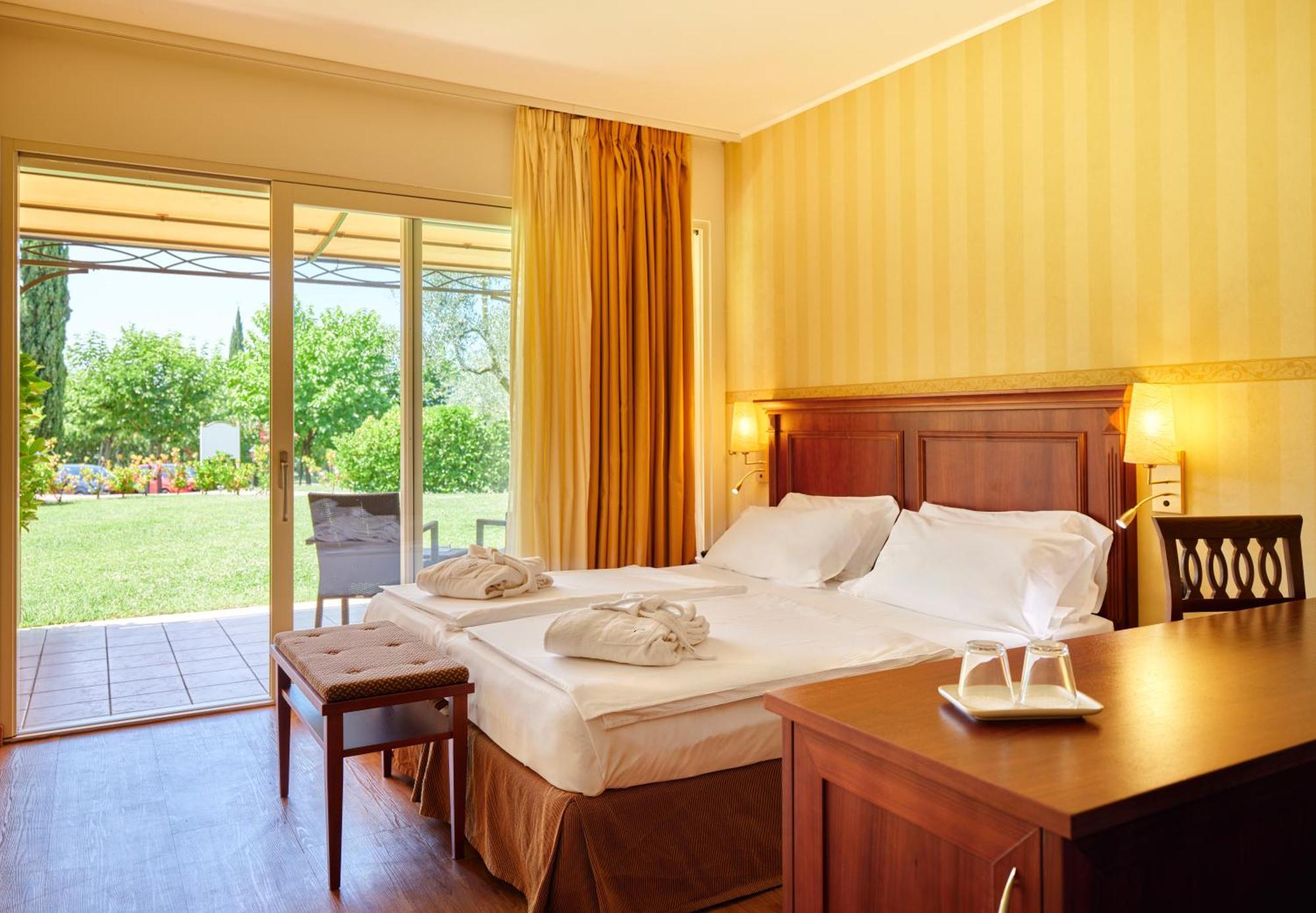 Hotel Boffenigo - The Golden Hour Костермано Екстериор снимка