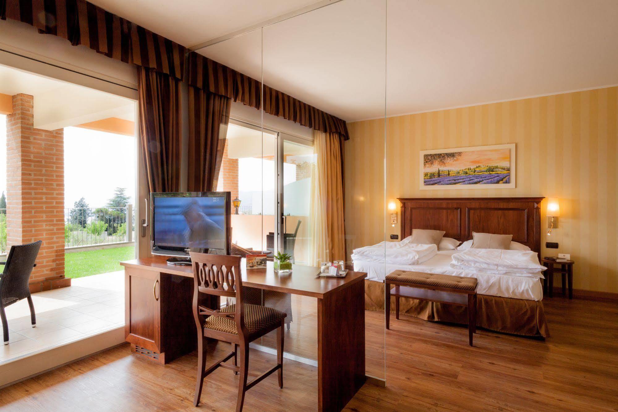 Hotel Boffenigo - The Golden Hour Костермано Екстериор снимка